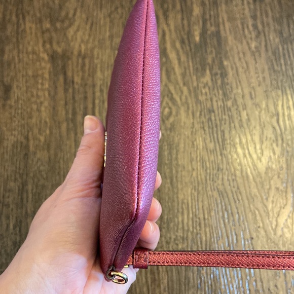 NEW Boxed Corner Zip Wristlet and charms - Picture 6 of 10